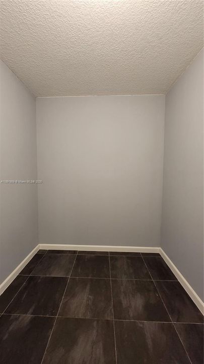 待售: $172,000 (2 贝兹, 2 浴室, 1156 平方英尺)