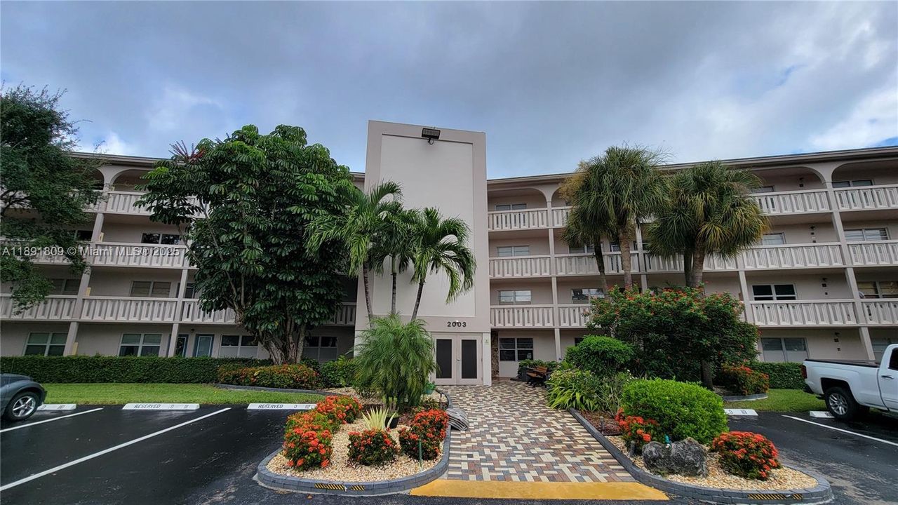 待售: $172,000 (2 贝兹, 2 浴室, 1156 平方英尺)