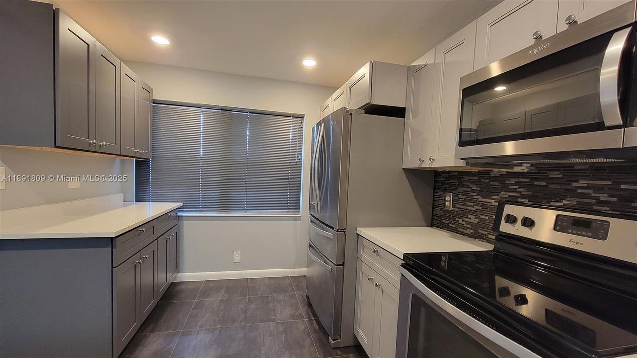 待售: $172,000 (2 贝兹, 2 浴室, 1156 平方英尺)