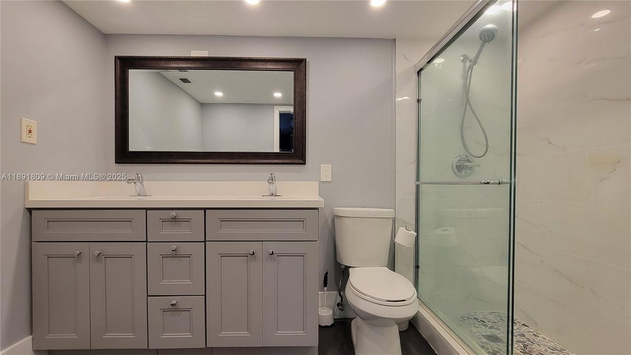 待售: $172,000 (2 贝兹, 2 浴室, 1156 平方英尺)