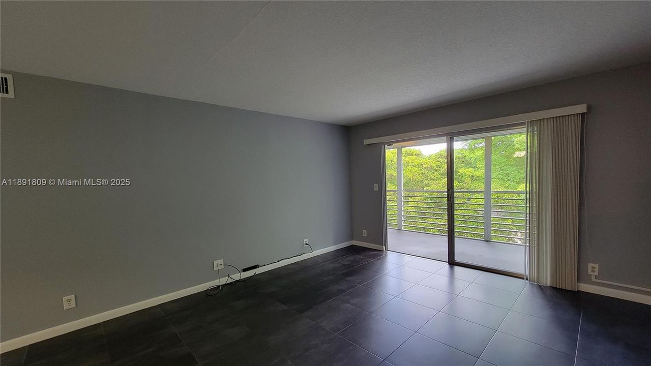 待售: $172,000 (2 贝兹, 2 浴室, 1156 平方英尺)