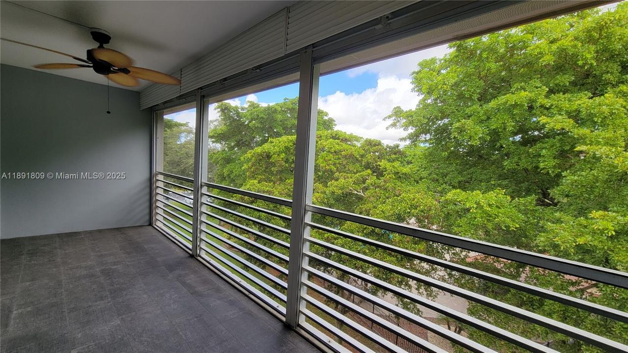 待售: $172,000 (2 贝兹, 2 浴室, 1156 平方英尺)