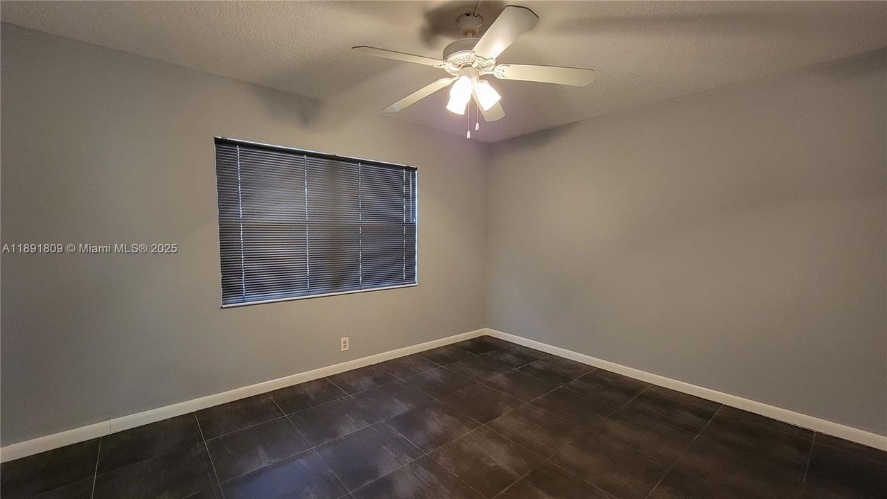 待售: $172,000 (2 贝兹, 2 浴室, 1156 平方英尺)