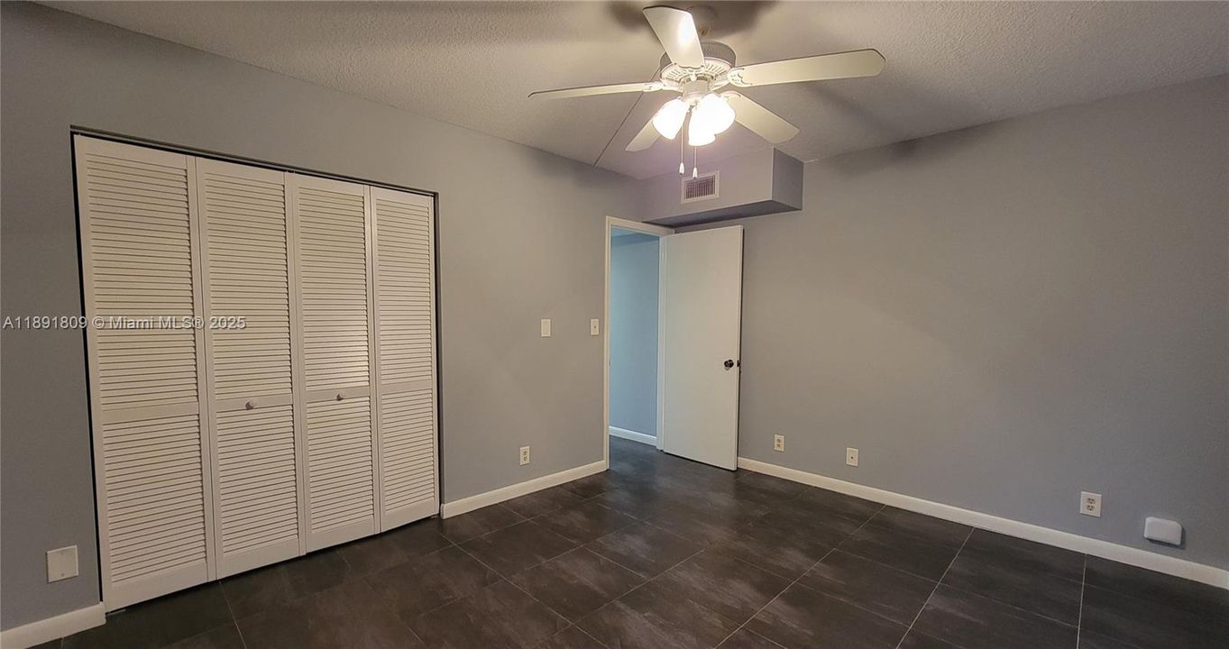 待售: $172,000 (2 贝兹, 2 浴室, 1156 平方英尺)