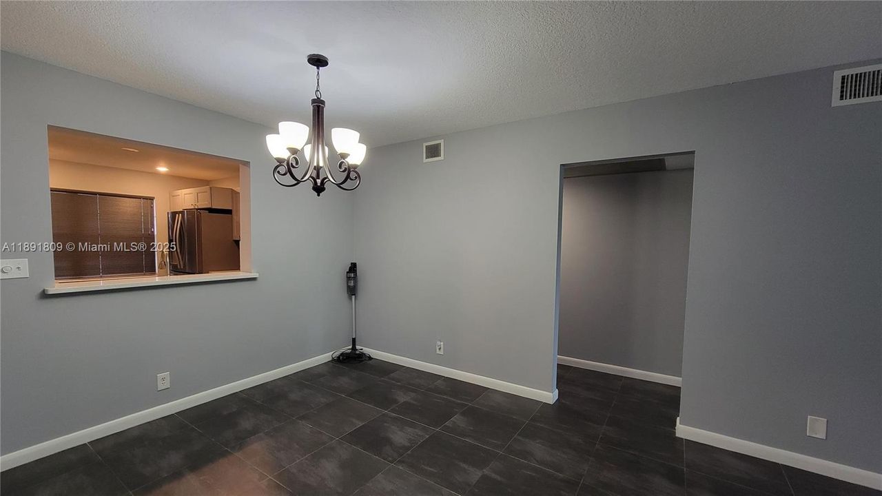 待售: $172,000 (2 贝兹, 2 浴室, 1156 平方英尺)