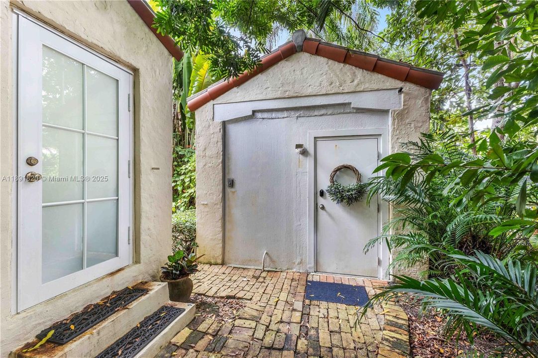 Active With Contract: $1,795,000 (4 beds, 3 baths, 2149 Square Feet)