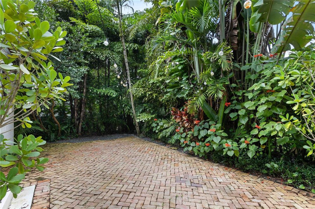 Active With Contract: $1,795,000 (4 beds, 3 baths, 2149 Square Feet)