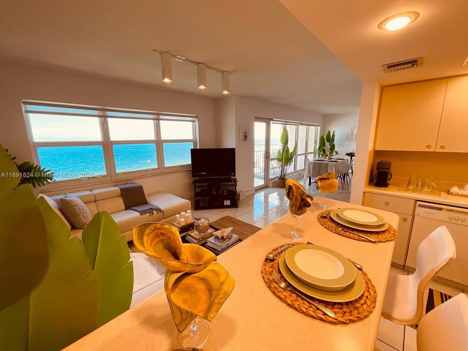 На продажу: $895,000 (2 спален, 2 ванн, 1760 Квадратных фут)