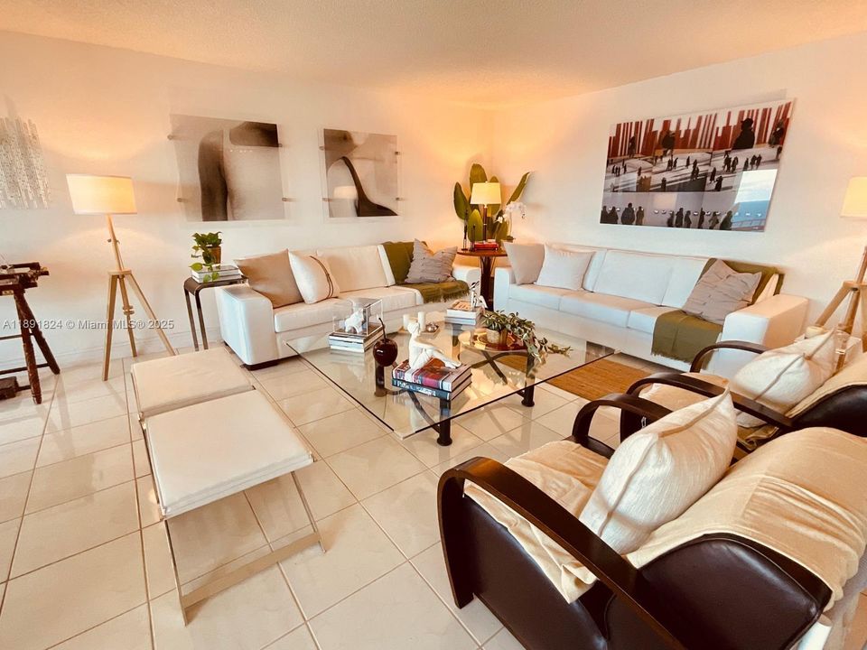 На продажу: $895,000 (2 спален, 2 ванн, 1760 Квадратных фут)