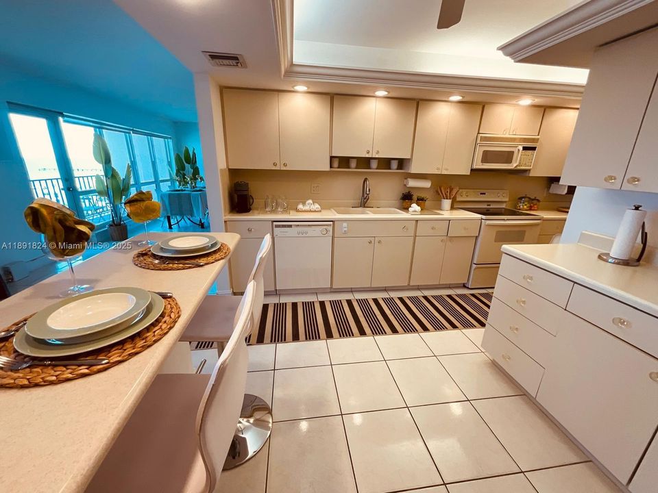 На продажу: $895,000 (2 спален, 2 ванн, 1760 Квадратных фут)