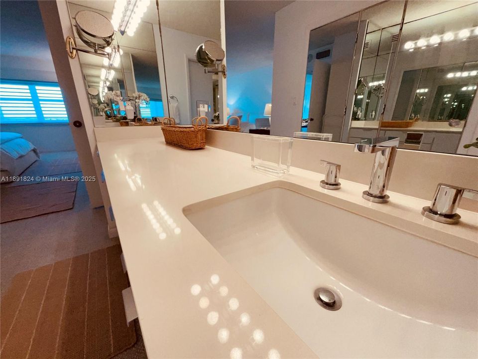 На продажу: $895,000 (2 спален, 2 ванн, 1760 Квадратных фут)