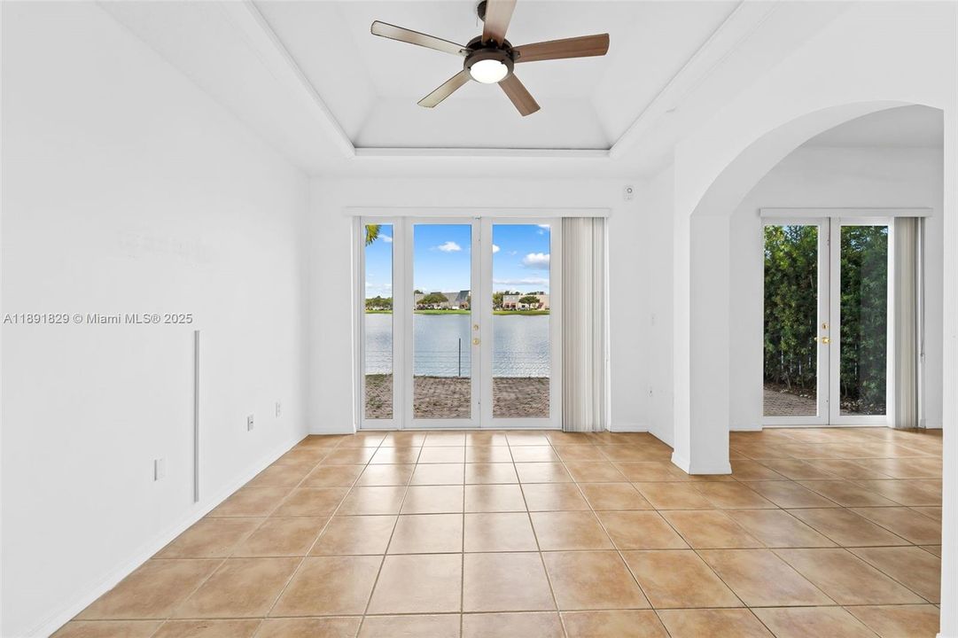 待售: $699,999 (3 贝兹, 2 浴室, 2015 平方英尺)