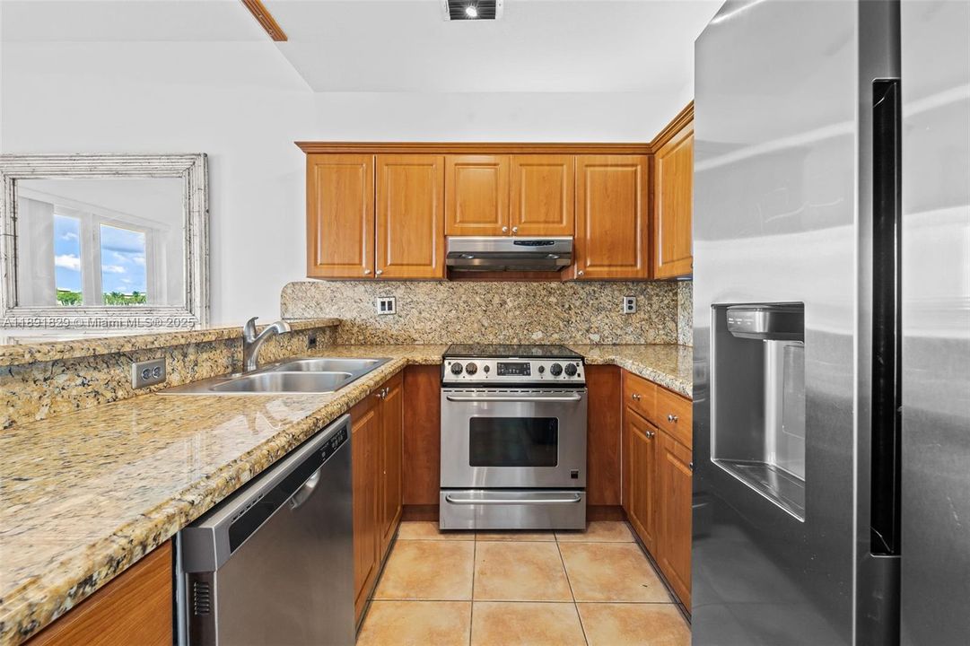 待售: $699,999 (3 贝兹, 2 浴室, 2015 平方英尺)