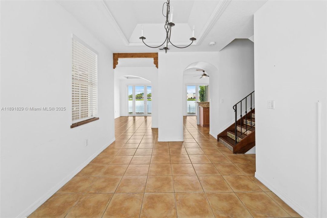 待售: $699,999 (3 贝兹, 2 浴室, 2015 平方英尺)