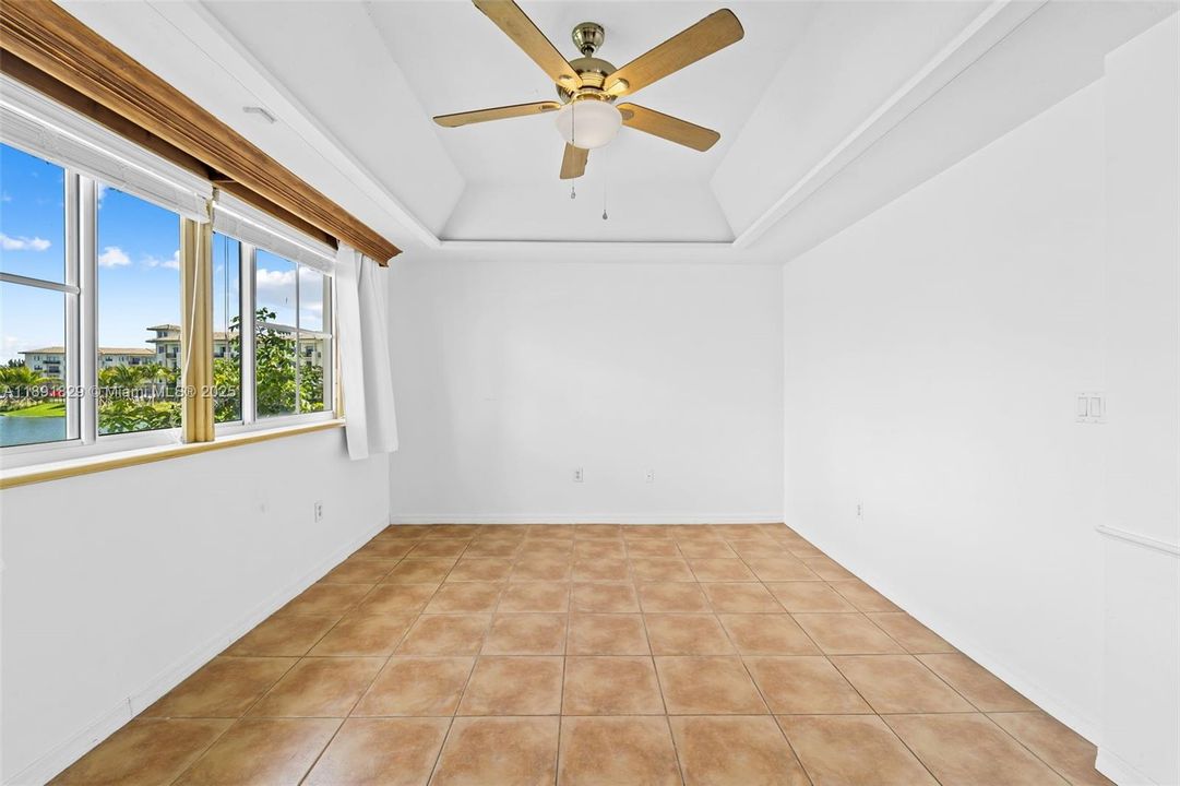 待售: $699,999 (3 贝兹, 2 浴室, 2015 平方英尺)