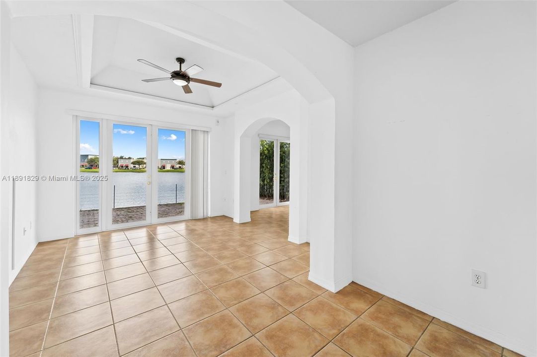 待售: $699,999 (3 贝兹, 2 浴室, 2015 平方英尺)