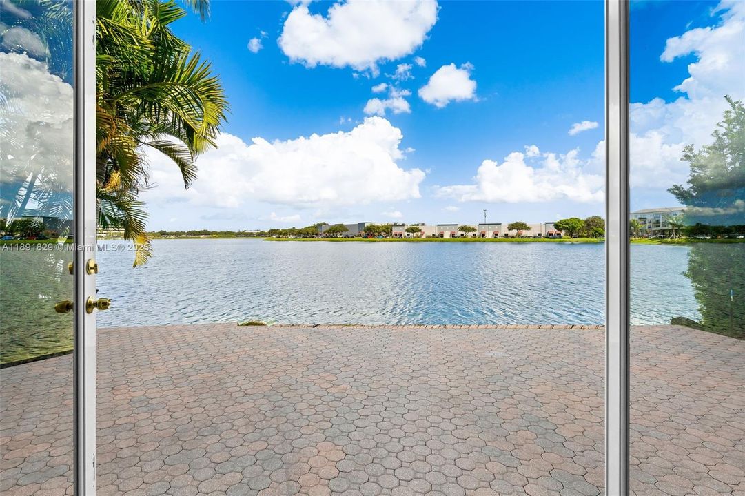 待售: $699,999 (3 贝兹, 2 浴室, 2015 平方英尺)