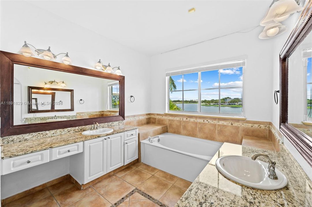 待售: $699,999 (3 贝兹, 2 浴室, 2015 平方英尺)