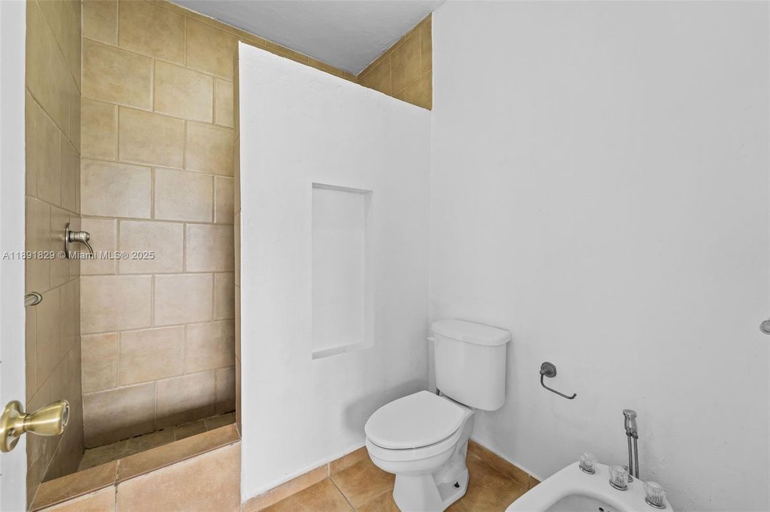 待售: $699,999 (3 贝兹, 2 浴室, 2015 平方英尺)