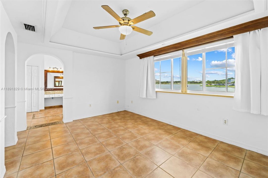 待售: $699,999 (3 贝兹, 2 浴室, 2015 平方英尺)