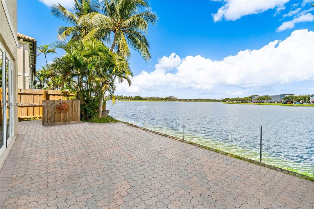 待售: $699,999 (3 贝兹, 2 浴室, 2015 平方英尺)