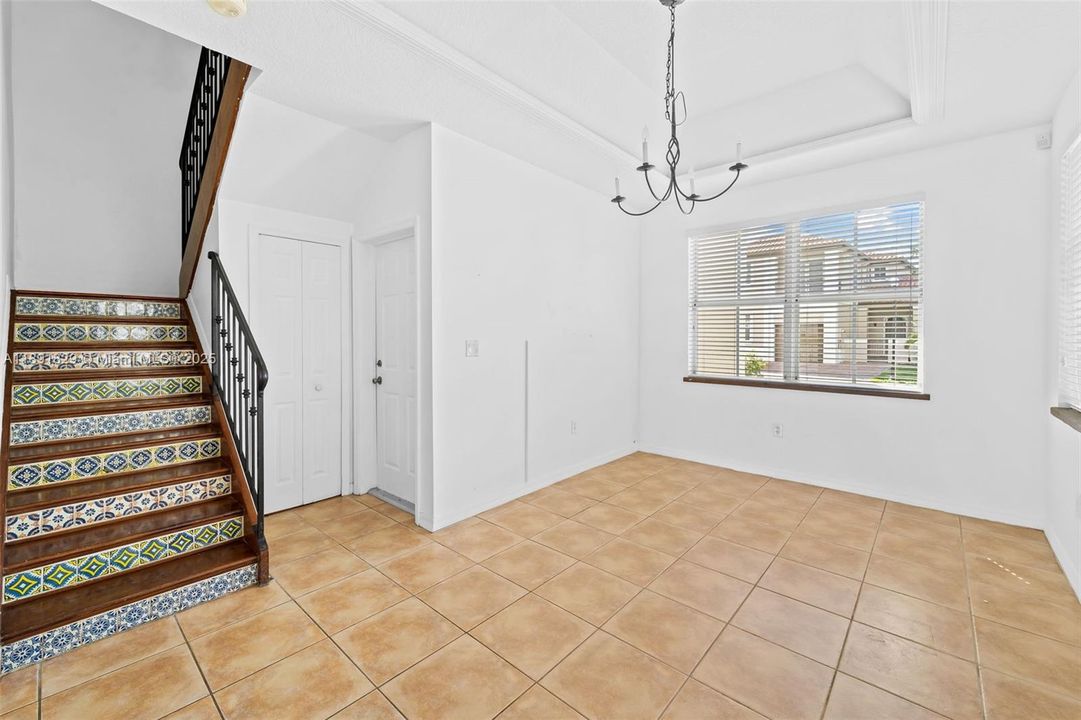 待售: $699,999 (3 贝兹, 2 浴室, 2015 平方英尺)