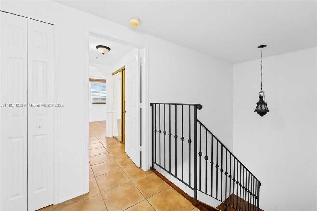 待售: $699,999 (3 贝兹, 2 浴室, 2015 平方英尺)