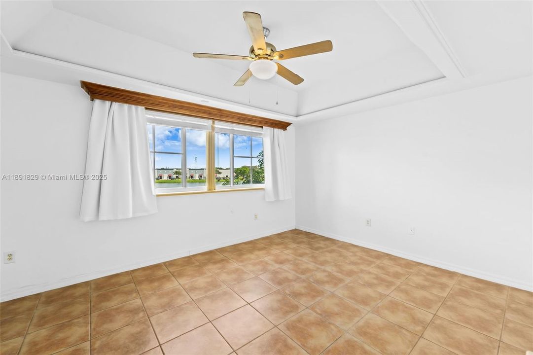 待售: $699,999 (3 贝兹, 2 浴室, 2015 平方英尺)