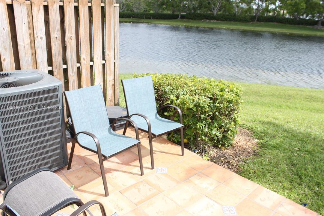 Под контрактом: $3,700 (4 спален, 2 ванн, 1728 Квадратных фут)