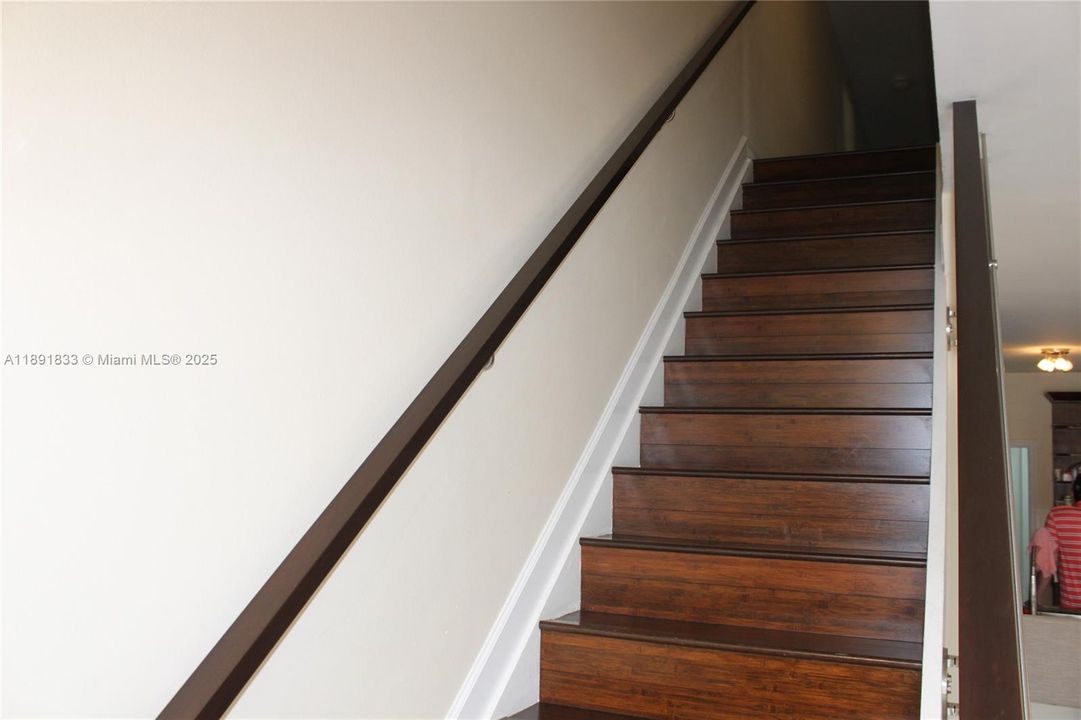 Под контрактом: $3,700 (4 спален, 2 ванн, 1728 Квадратных фут)