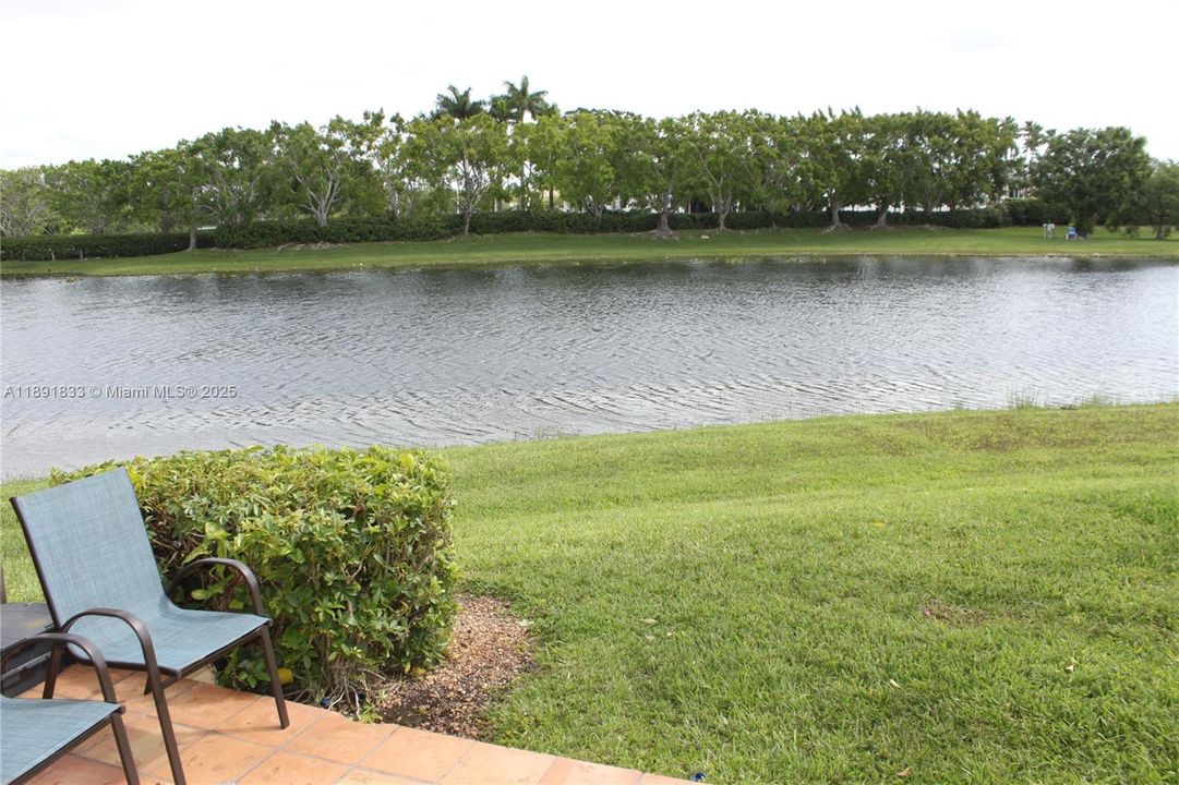 Под контрактом: $3,700 (4 спален, 2 ванн, 1728 Квадратных фут)