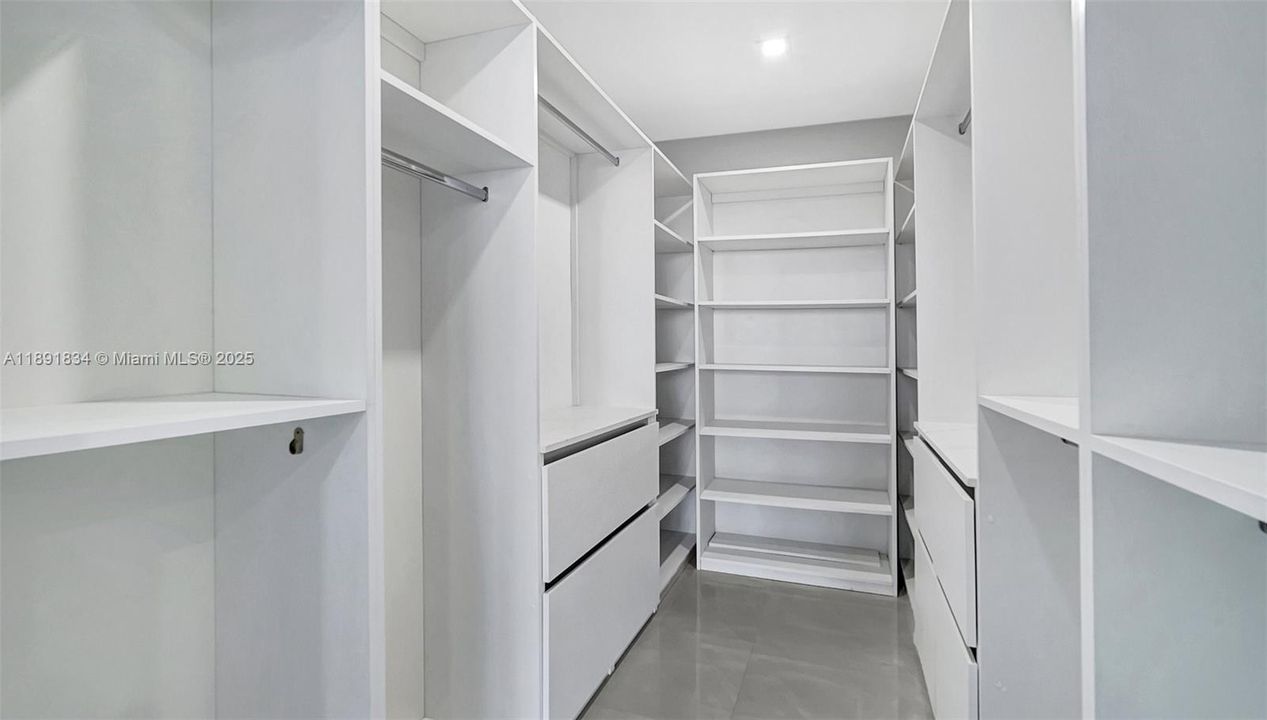 For Sale: $1,090,000 (3 beds, 2 baths, 1930 Square Feet)