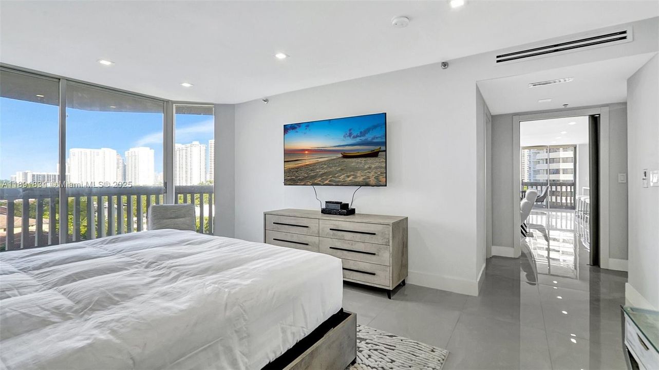 For Sale: $1,090,000 (3 beds, 2 baths, 1930 Square Feet)