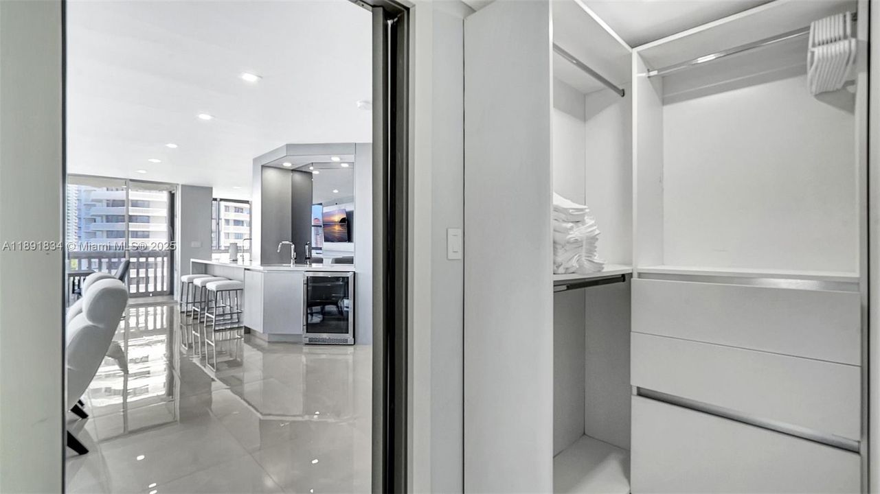 For Sale: $1,090,000 (3 beds, 2 baths, 1930 Square Feet)