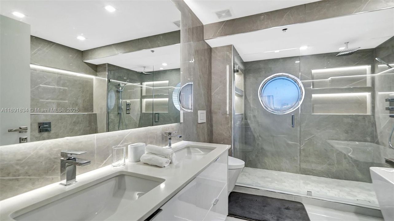 For Sale: $1,090,000 (3 beds, 2 baths, 1930 Square Feet)