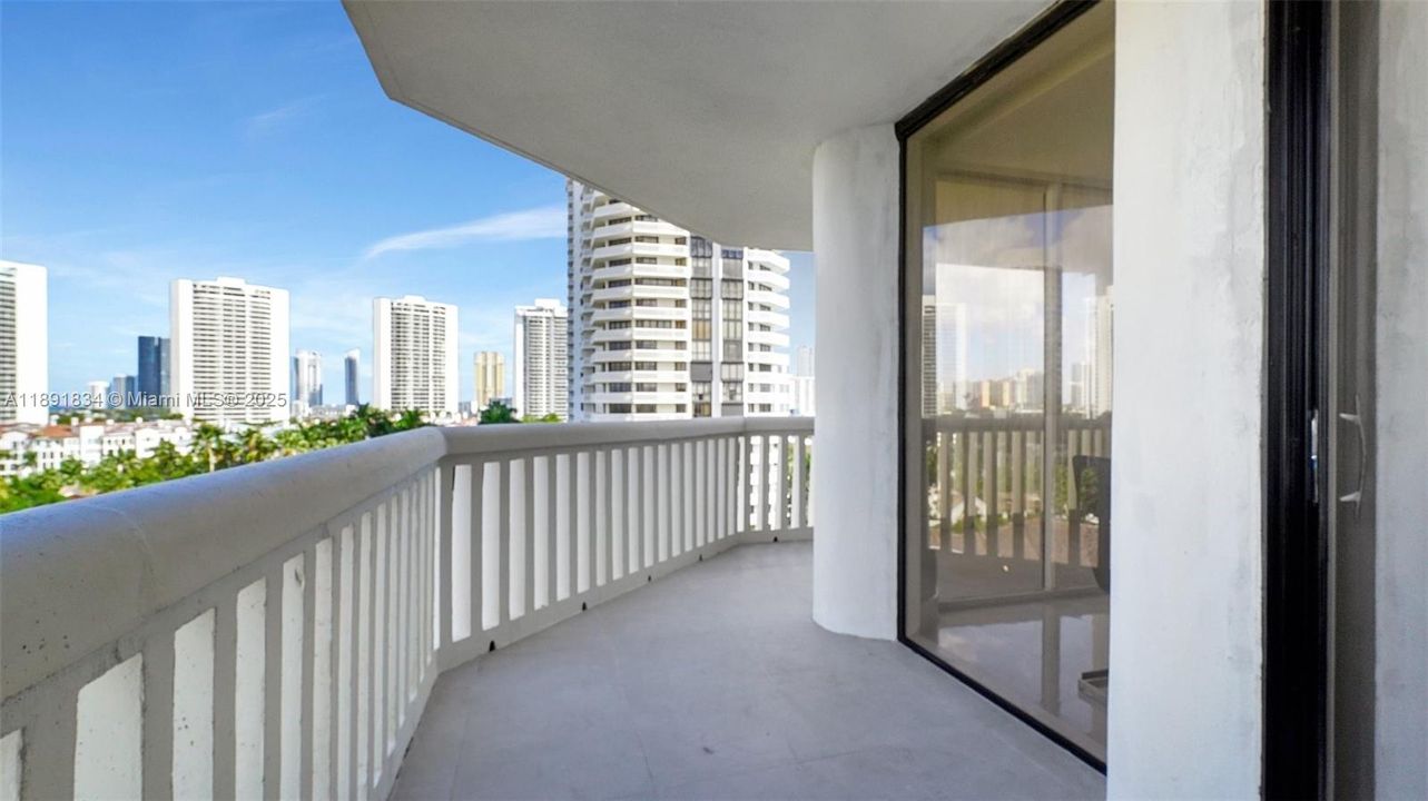 For Sale: $1,090,000 (3 beds, 2 baths, 1930 Square Feet)