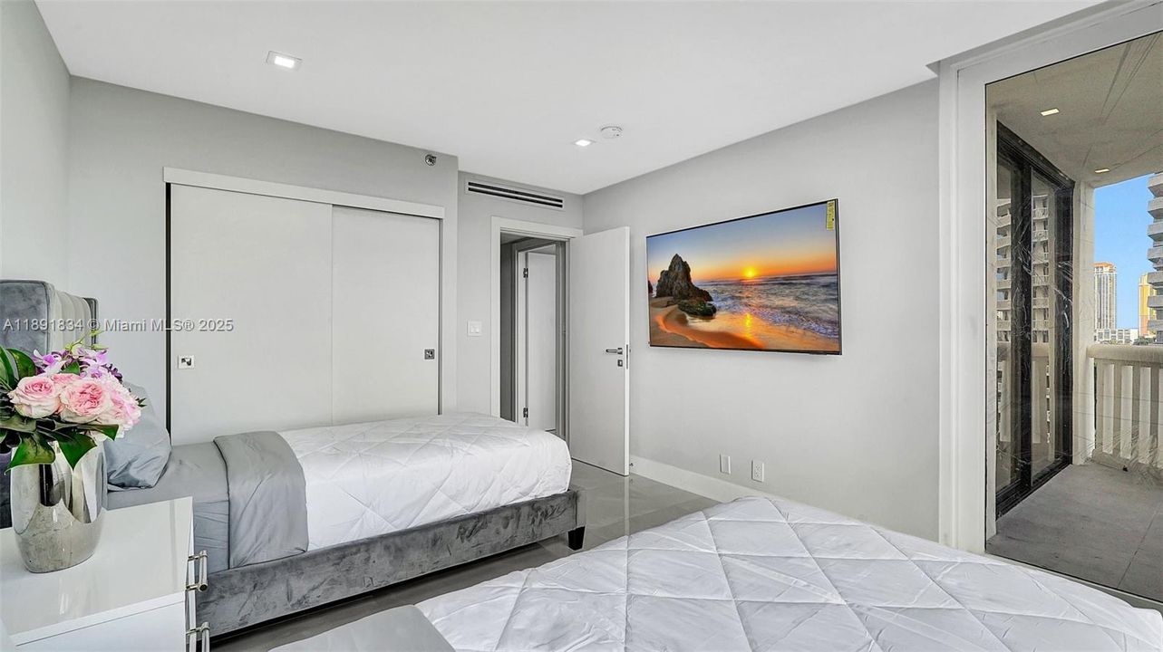 For Sale: $1,090,000 (3 beds, 2 baths, 1930 Square Feet)