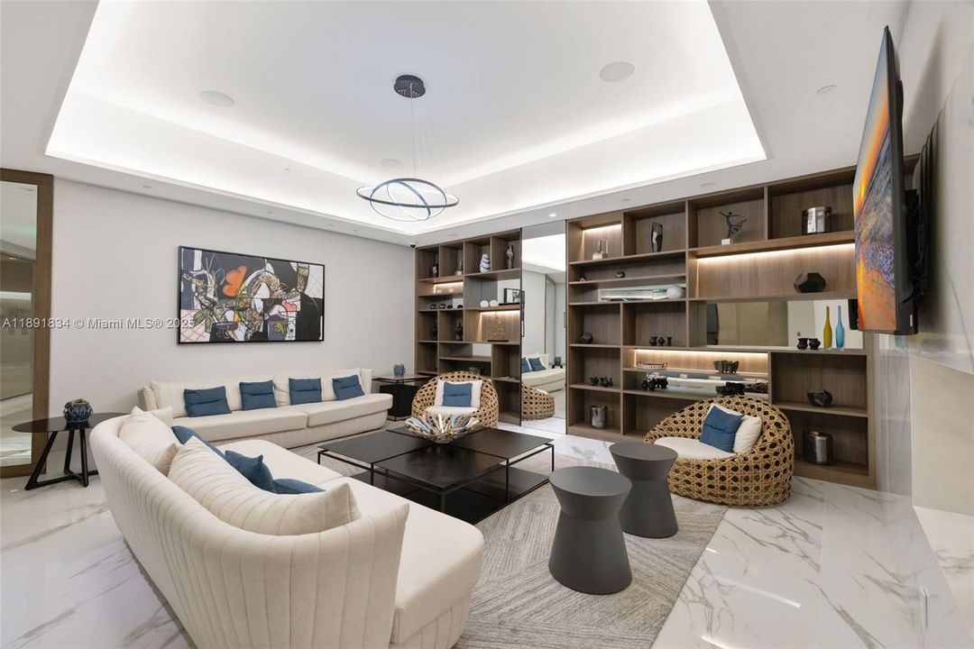 For Sale: $1,090,000 (3 beds, 2 baths, 1930 Square Feet)