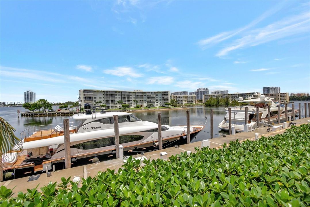 For Sale: $1,090,000 (3 beds, 2 baths, 1930 Square Feet)