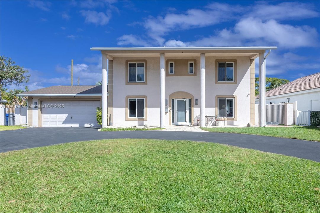 出租: $10,000 (5 贝兹, 3 浴室, 2362 平方英尺)