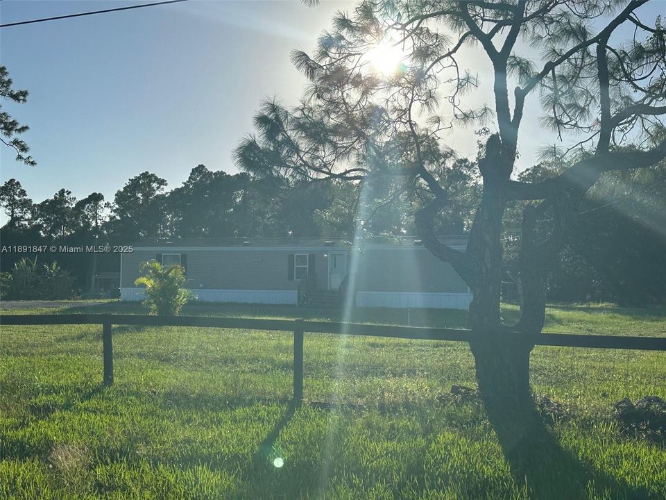 For Sale: $290,000 (3 beds, 2 baths, 924 Square Feet)