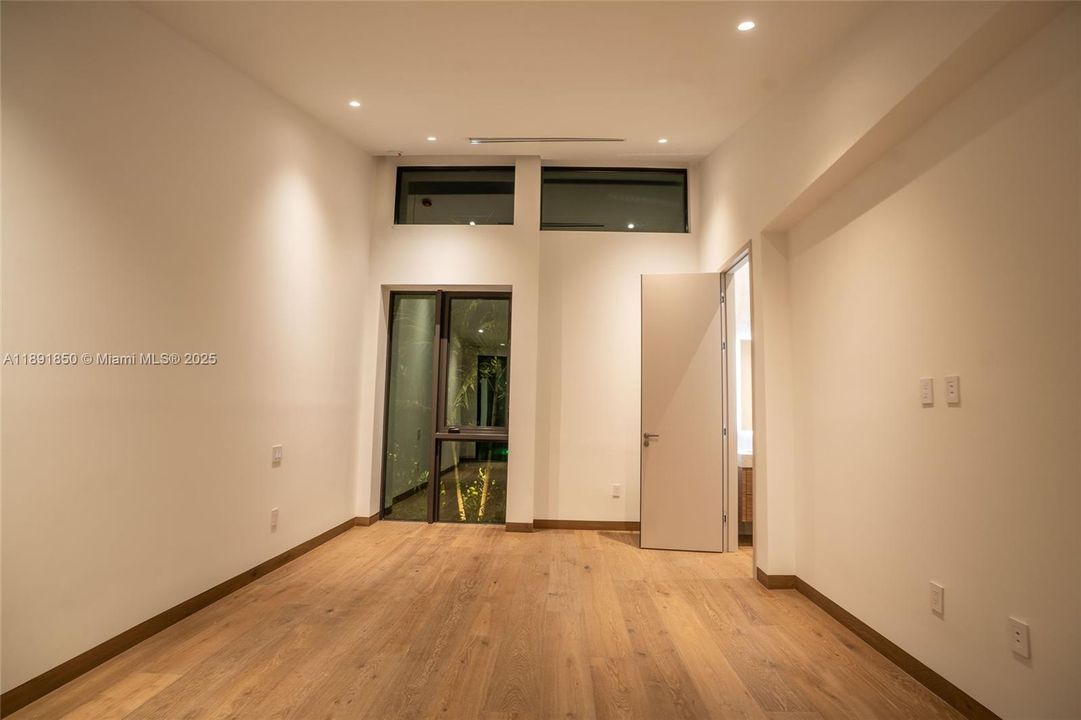 На продажу: $9,000,000 (6 спален, 6 ванн, 5129 Квадратных фут)