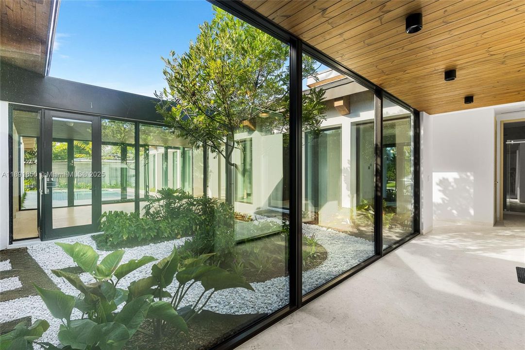 На продажу: $9,000,000 (6 спален, 6 ванн, 5129 Квадратных фут)