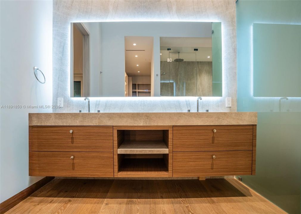 На продажу: $9,000,000 (6 спален, 6 ванн, 5129 Квадратных фут)