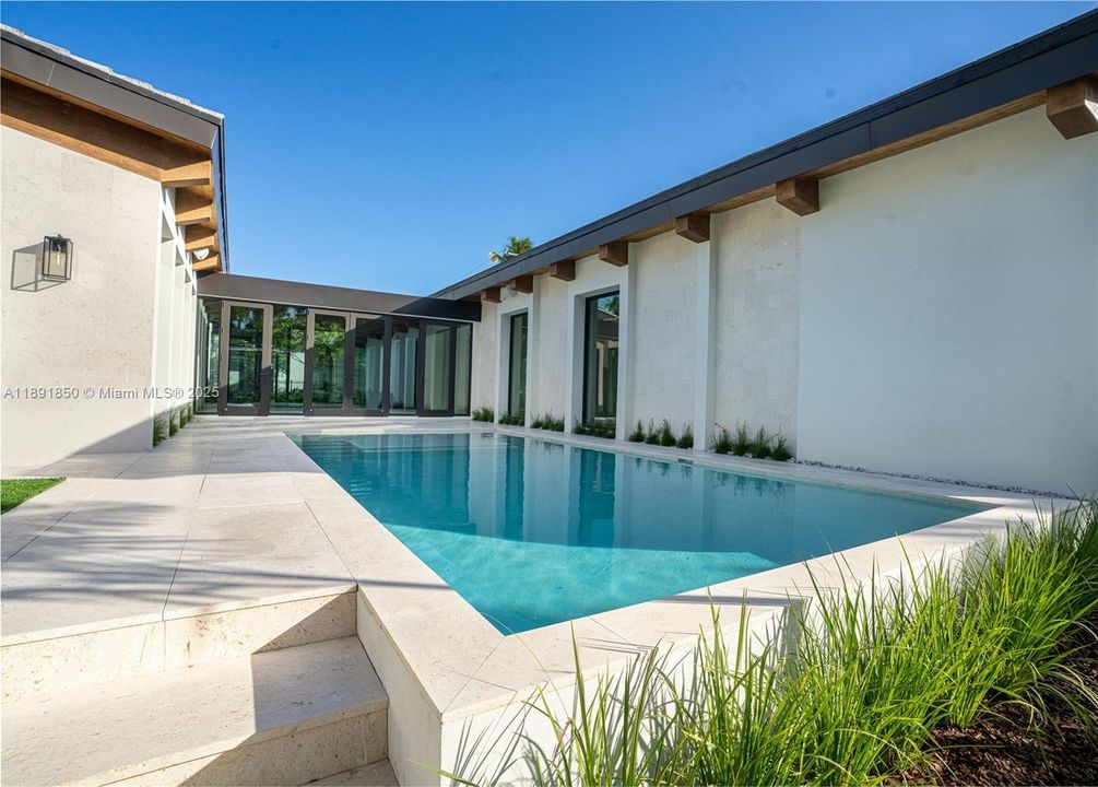 На продажу: $9,000,000 (6 спален, 6 ванн, 5129 Квадратных фут)