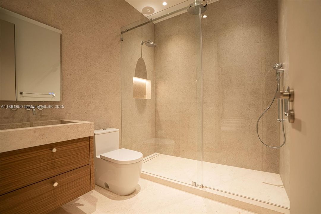 На продажу: $9,000,000 (6 спален, 6 ванн, 5129 Квадратных фут)