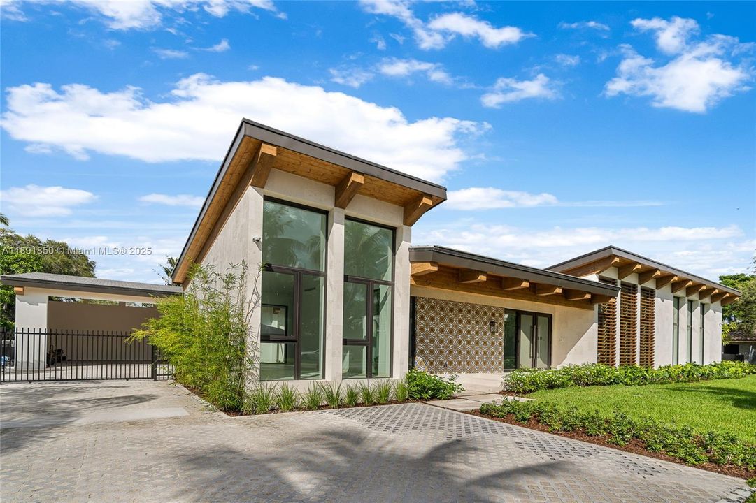 На продажу: $9,000,000 (6 спален, 6 ванн, 5129 Квадратных фут)