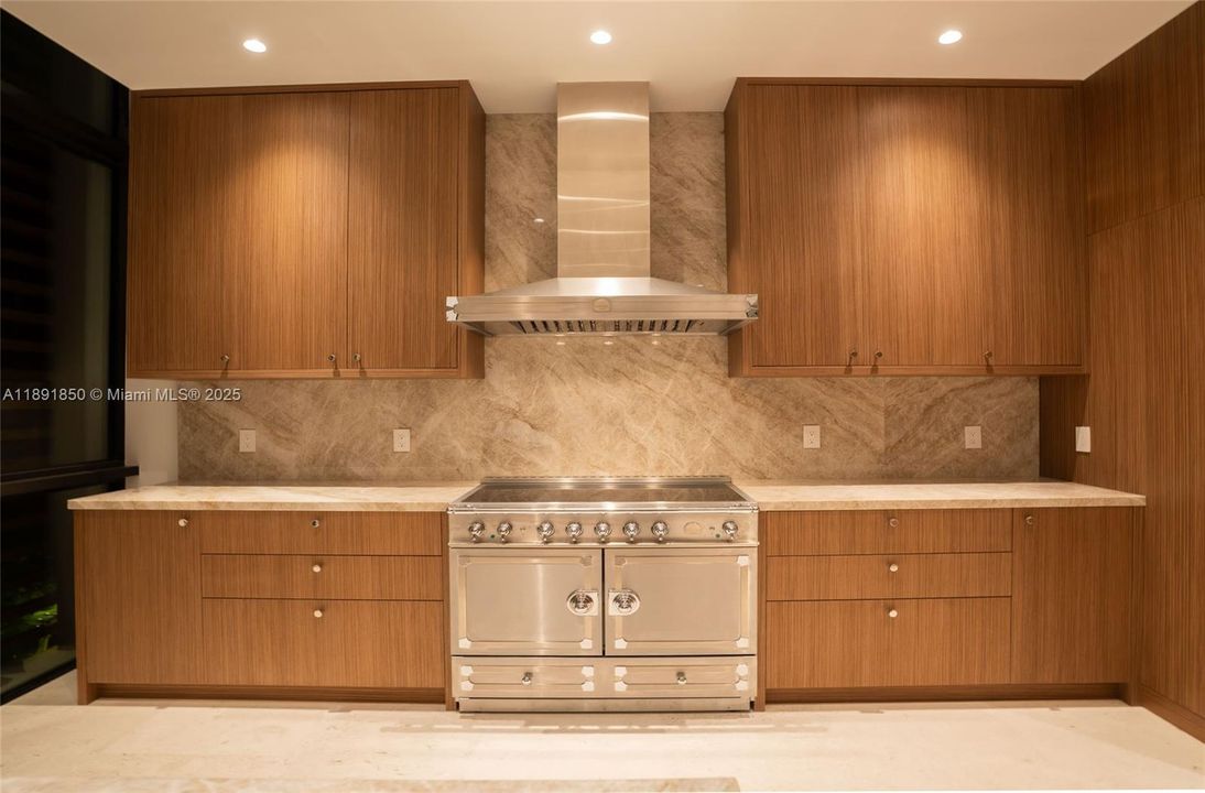 На продажу: $9,000,000 (6 спален, 6 ванн, 5129 Квадратных фут)