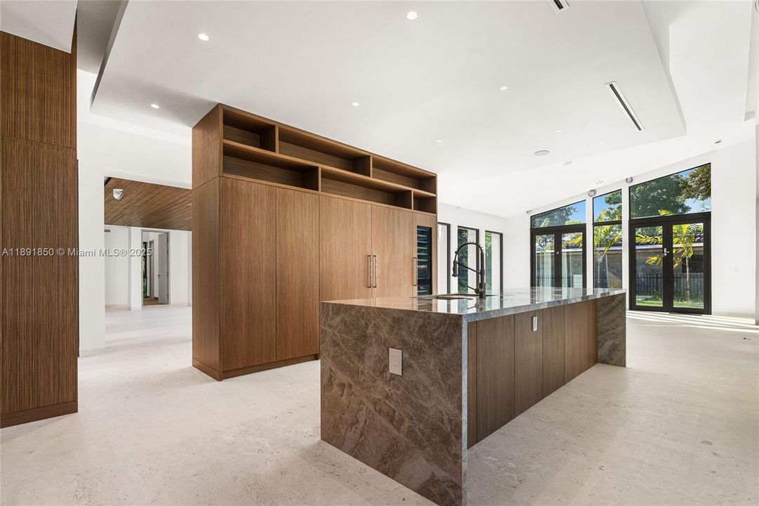 На продажу: $9,000,000 (6 спален, 6 ванн, 5129 Квадратных фут)