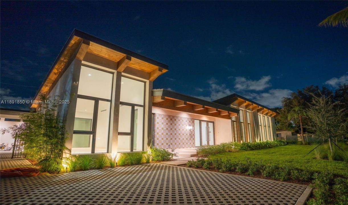 На продажу: $9,000,000 (6 спален, 6 ванн, 5129 Квадратных фут)